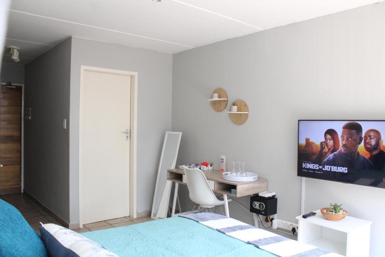 Smart Studio With Netflix And No Load Shedding Apartment Pretoria Exterior photo